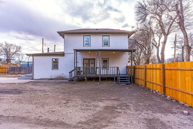 Building Photo - 2072 Oriole Rd