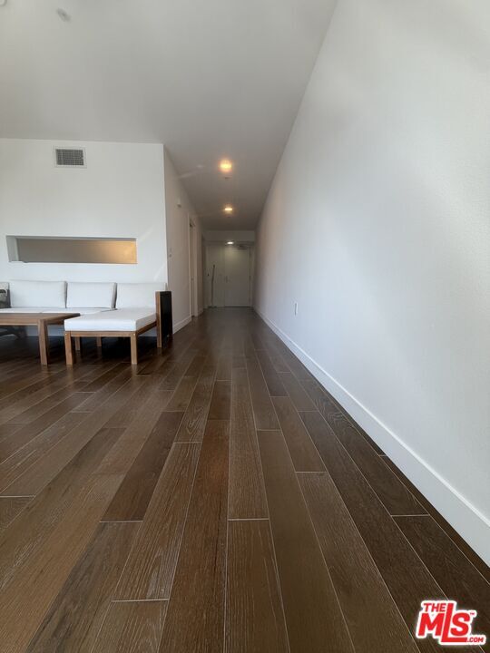 Building Photo - 901 Flower St