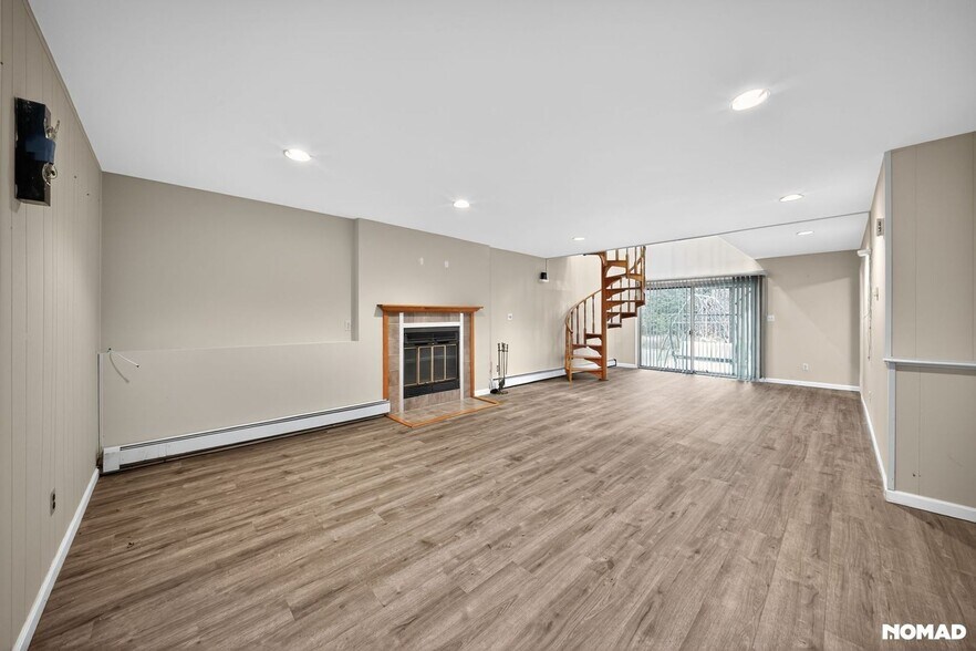 Building Photo - 15 Castle Ct