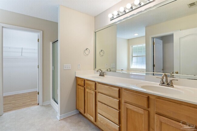 Building Photo - 605 Downhaul Dr