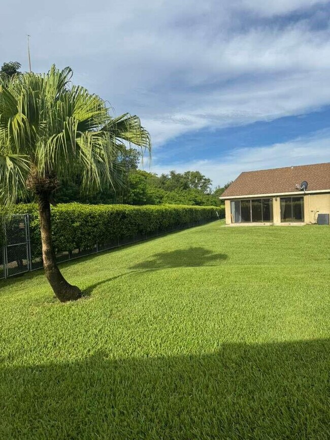 Building Photo - 10324 Boca Bend W