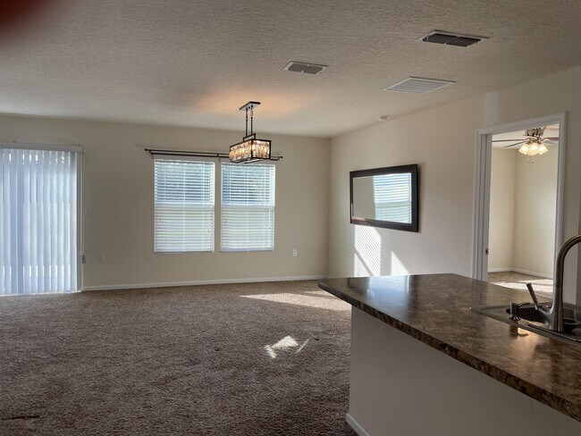 Building Photo - 131 Fairway Ct