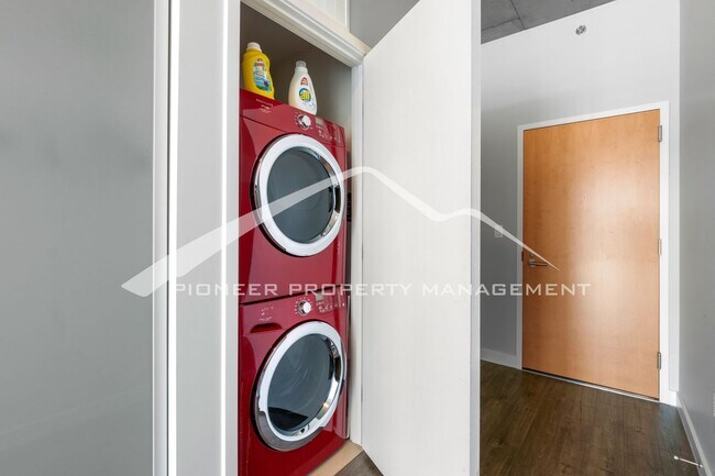 Building Photo - Luxury Condo with Stunning Views and Central AC