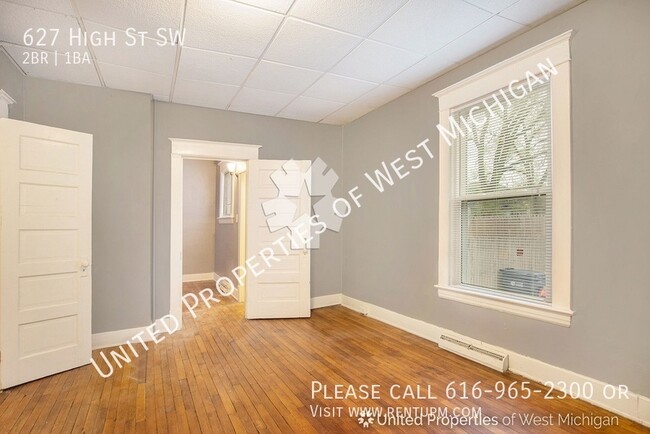 Building Photo - Available Now |2 Bed 1 Bath Lower Level Ap...