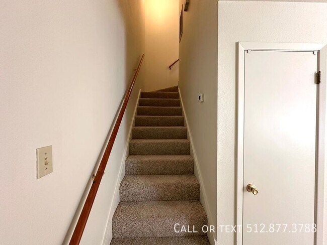 Building Photo - 2203 Creekside Ln