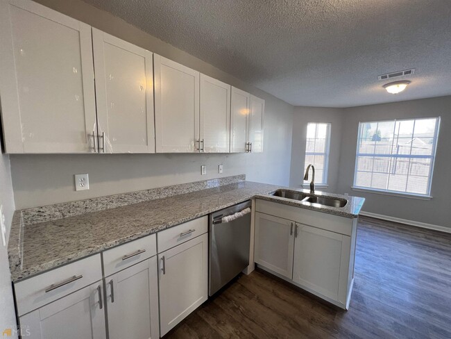 Building Photo - 3494 Creekview Dr