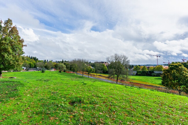 Building Photo - 2010 S Judkins St