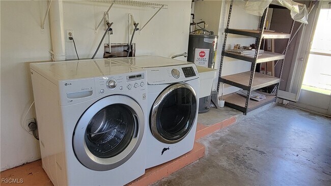 Building Photo - 5638 Riverside Dr