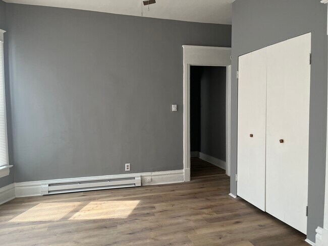 Building Photo - 400 W Allen St