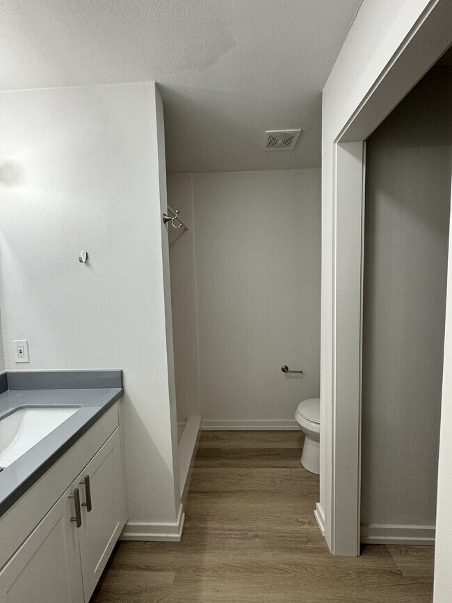 Building Photo - "Charming 1-Bedroom Haven with 1.5 Baths on Hines Avenue, Waco"