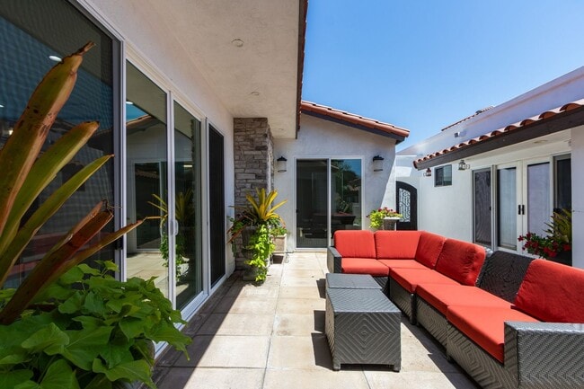 Building Photo - 10068 Russell Ave