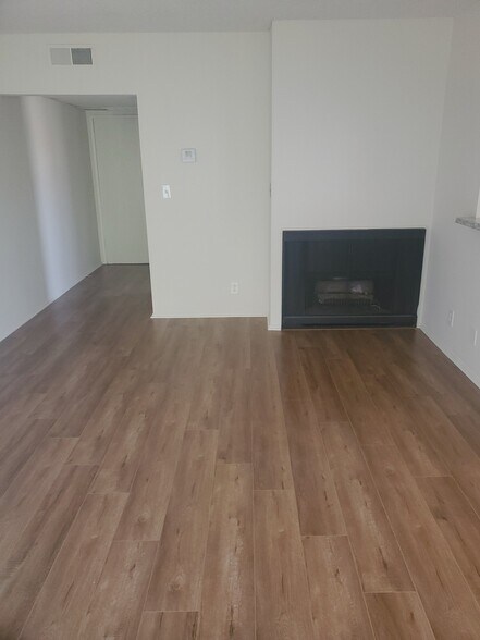 Building Photo - 5227 Hermitage Ave