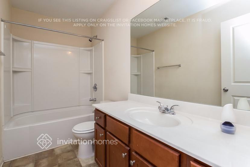 Building Photo - 1562 Ewing Farm Dr