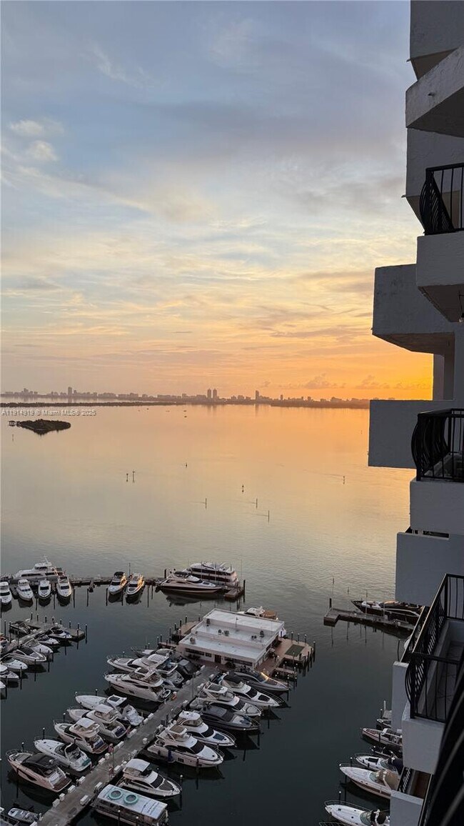 Building Photo - 555 NE 15th St