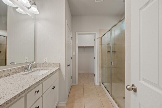 Building Photo - 6605 Verona Pl