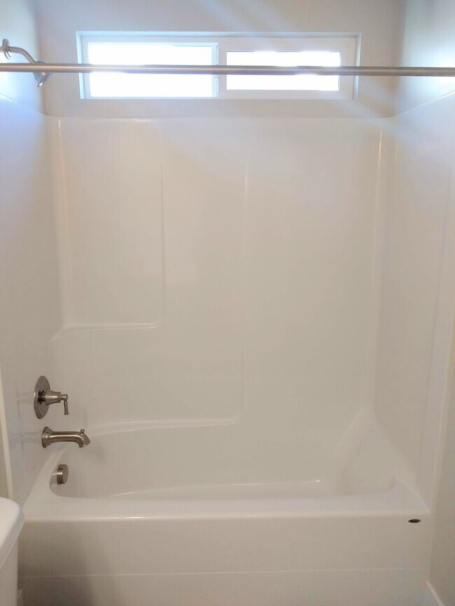 Building Photo - Bluffdale Townhouse Rental in Bringhurst S...