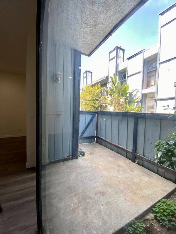 Building Photo - 14520 Plummer St