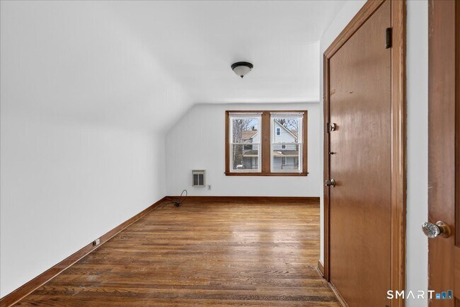 Building Photo - 253 Olivia St