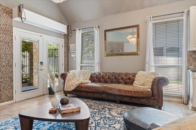 Building Photo - 1505 Laurel Oak Loop