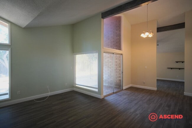 Building Photo - Phenomenal Home Located In Gated Community!