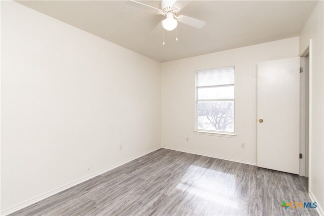 Building Photo - 1703 Cedarhill Dr