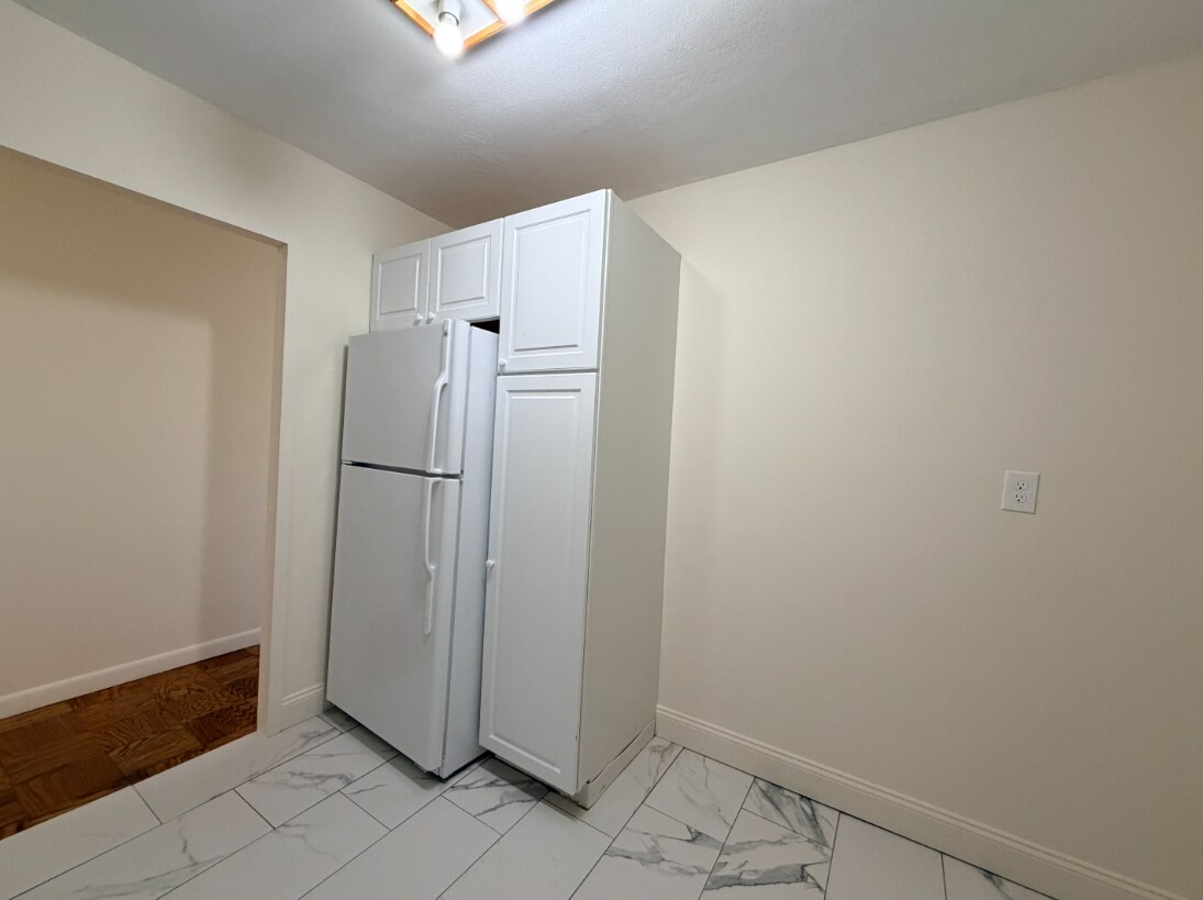 Building Photo - 16 Monmouth Ct