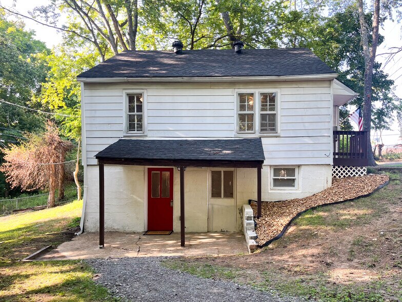 Enjoy your own private driveway, entrance, and patio w/ outdoor outlet. - 1 Proctor Dr