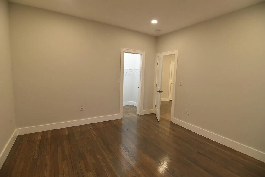 Building Photo - 191 Park Dr