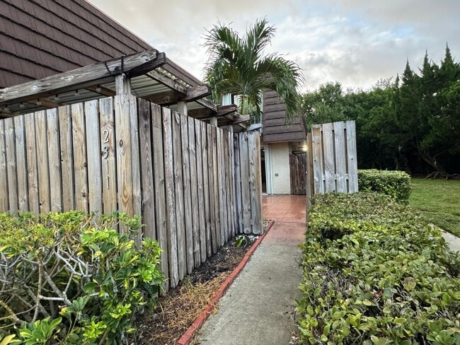 Building Photo - 2311 23rd Ln