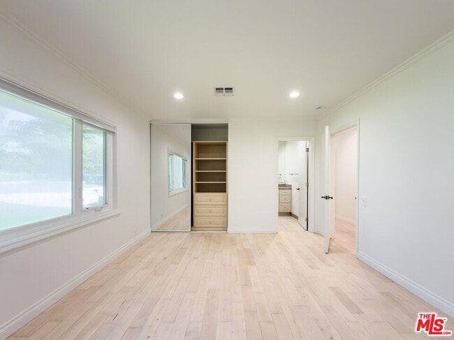Building Photo - 1094 Garden Ln
