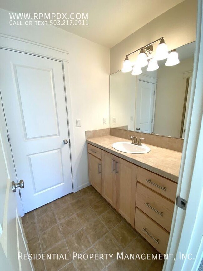 Building Photo - 9219 NW Harvest Hill Dr
