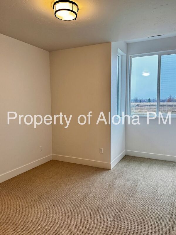 Building Photo - 366 E Presidio Ln