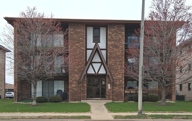 Primary Photo - 4818 W 122nd St