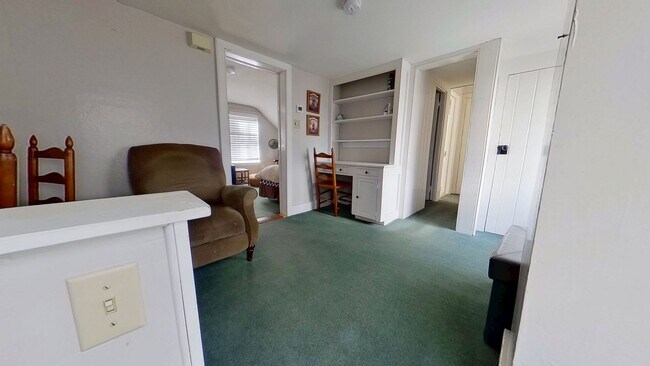 Building Photo - Cottage - FULLY FURNISHED - ALL UTILITIES INCLUDED