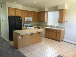 Building Photo - Stunning home in the much desired Dixon ar...
