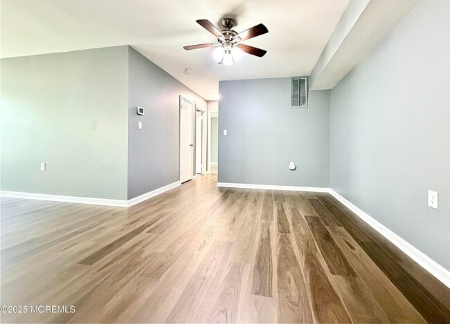 Building Photo - 304 Wellington Pl