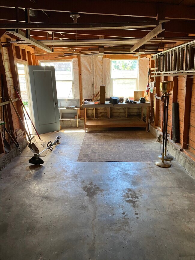 Building Photo - 7405 N Burrage Ave