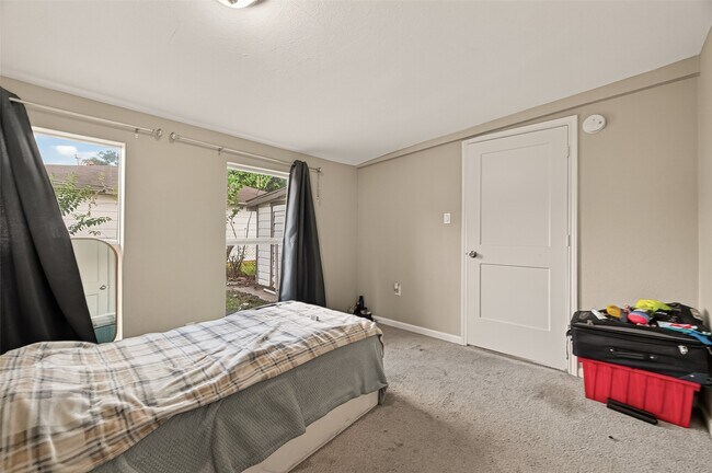 Building Photo - 5613 Dorothy Ann Dr