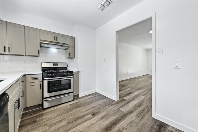 Building Photo - 1706 Elmhurst Dr