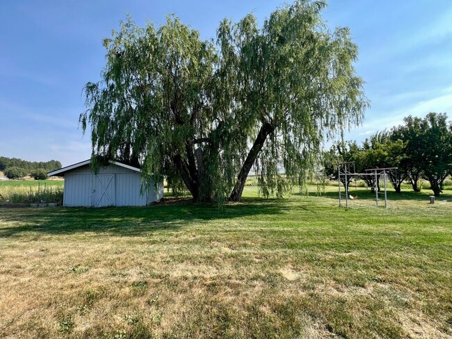 Building Photo - Fully Remodeled 4 Bed 3 Bath Home in the C...