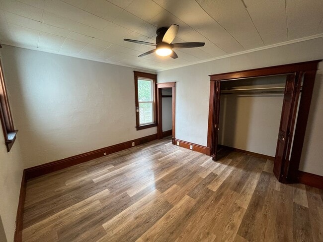 Building Photo - 902 S 4th Ave