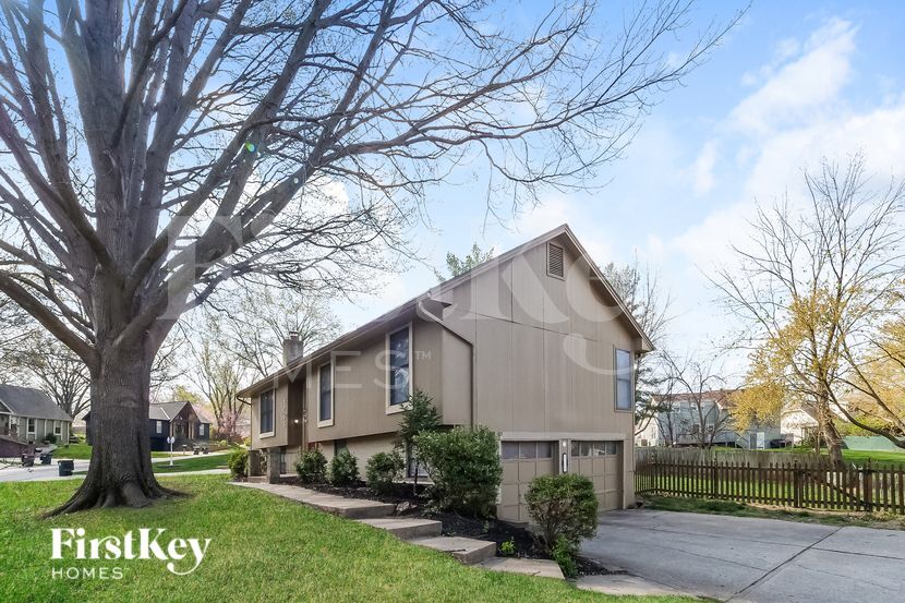 Building Photo - 6704 NW Mirror Lake Terrace