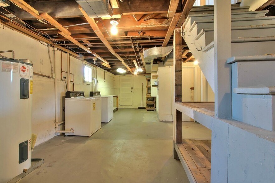 Building Photo - 2803 Queen Anne Ave N