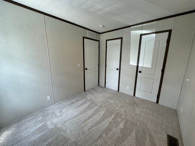 Building Photo - 48579 Leafdale Ct