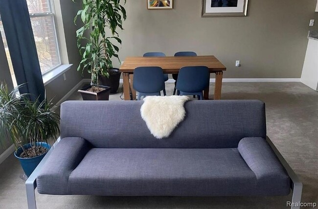 Building Photo - 76 W Bethune St