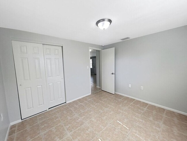 Building Photo - 3034 Primrose Dr