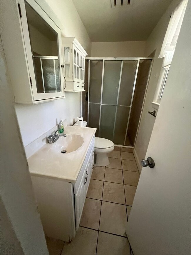 Building Photo - Charming Alexandria Home with Spacious Yard & Prime Location