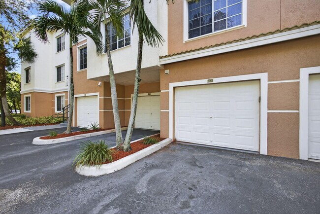 Building Photo - 6204 Myrtlewood Cir W