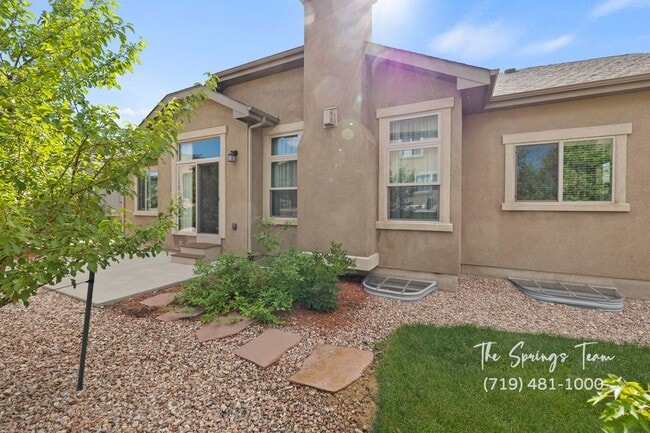 Building Photo - BEAUTIFUL 4BD + OFFICE MAIN-LEVEL LIVING H...