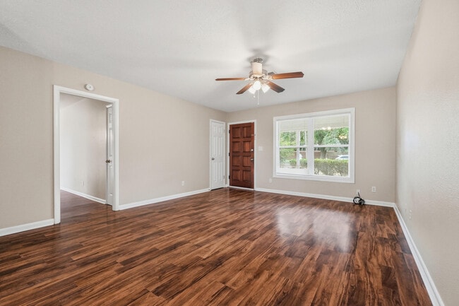Building Photo - 358 Coral Dr SW
